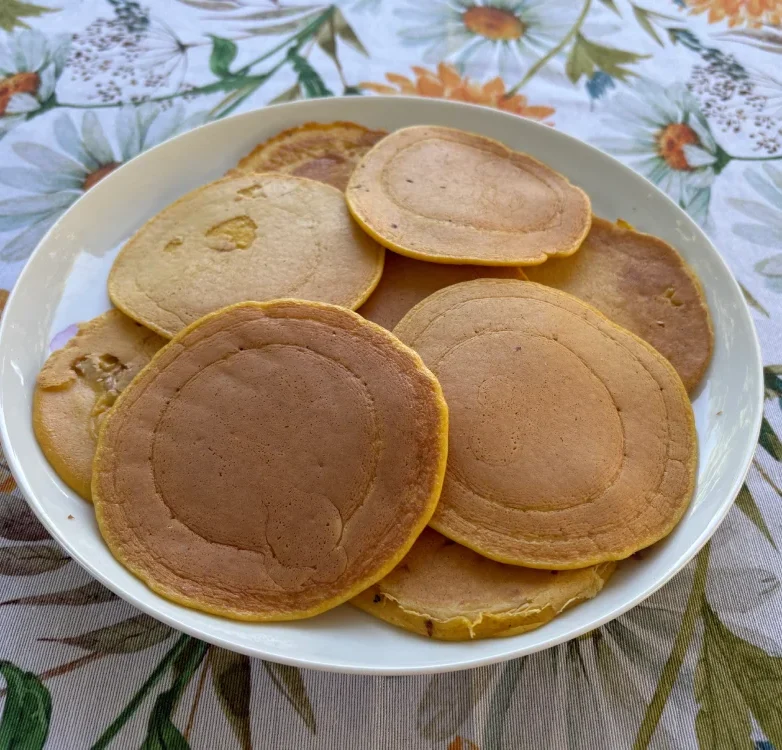 Pancakes alle carote: ricetta facile con latte vegetale