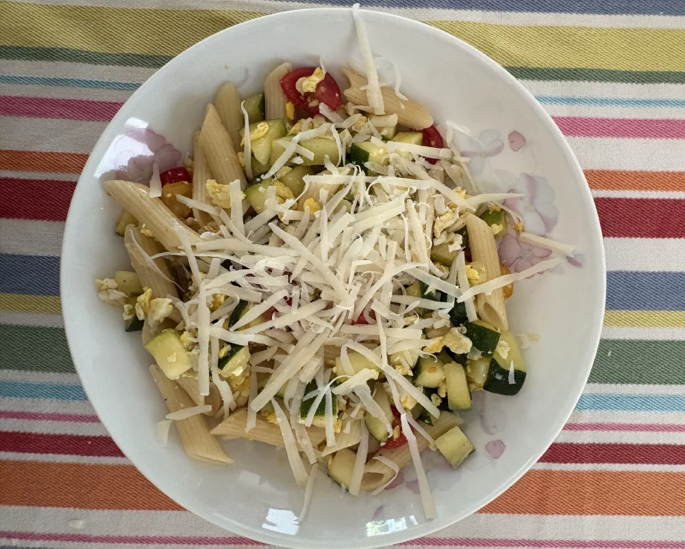 pasta fredda con zucchine e pomodorini